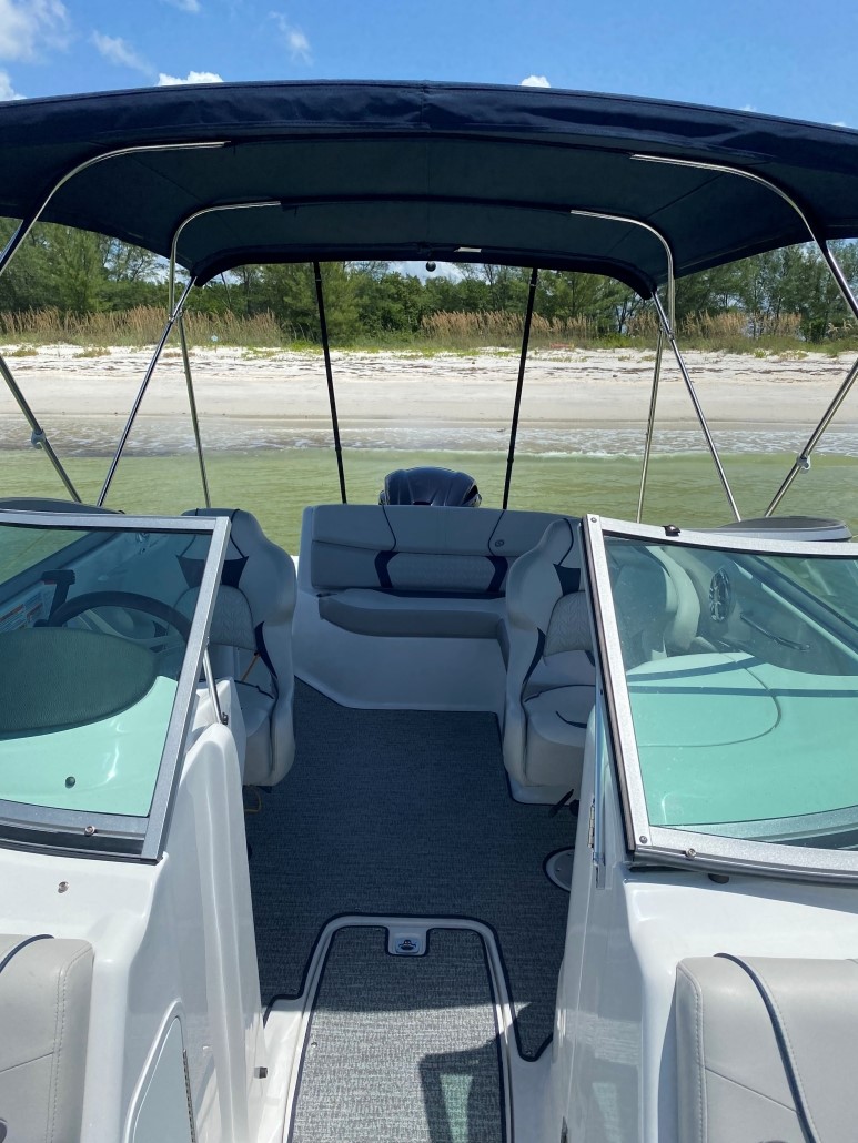 Hurricane SD 2400 - White Eagle Boat Rental