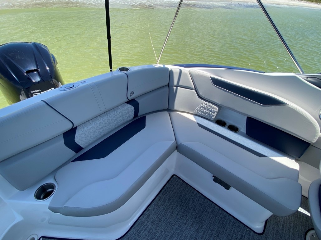 Hurricane SD 2400 - White Eagle Boat Rental